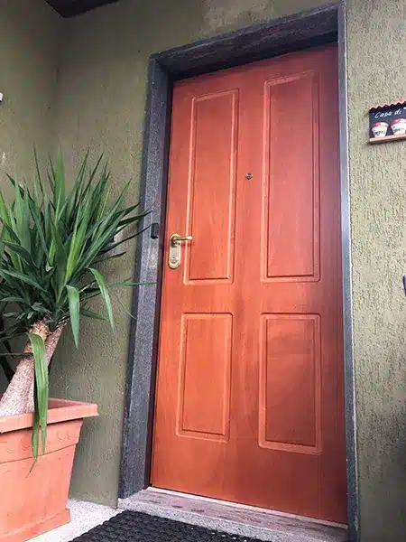 porta-blindata-in-legno-chiaro