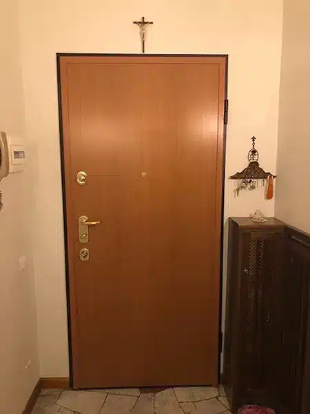 porta-blindata-in-legno-da-ingresso