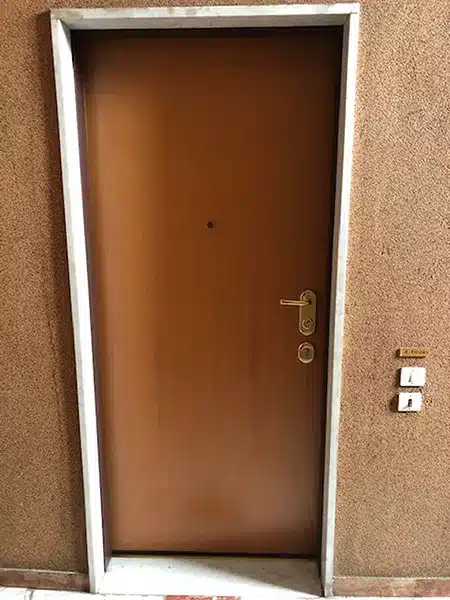 porta-blindata-in-legno-noce