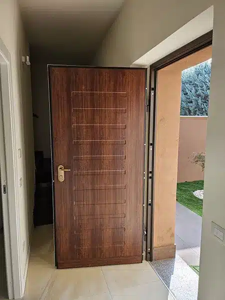 porta-blindata-in-legno-stile-classico